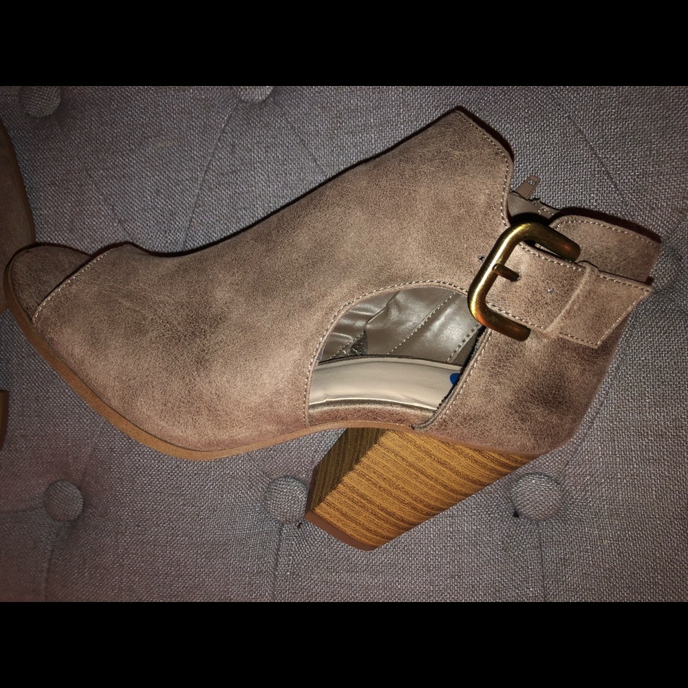 cute bootie/heel
